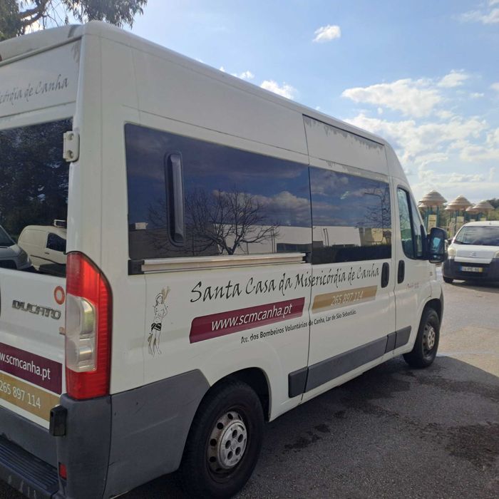 Fiat Ducato com plataforma para cadeira de rodas em bom estado
