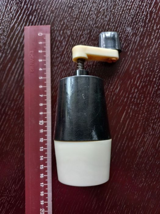 Млинок для перцю чи спецій карболітовий ( бакелітовий)