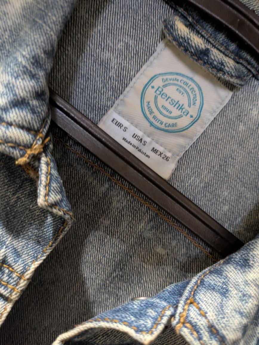 Джинсовая куртка Bershka S