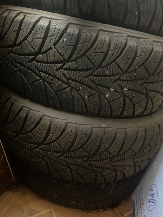 Зимни резин 215/60/R16
