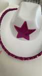 Chapeu cowboy  e lenço rosa
