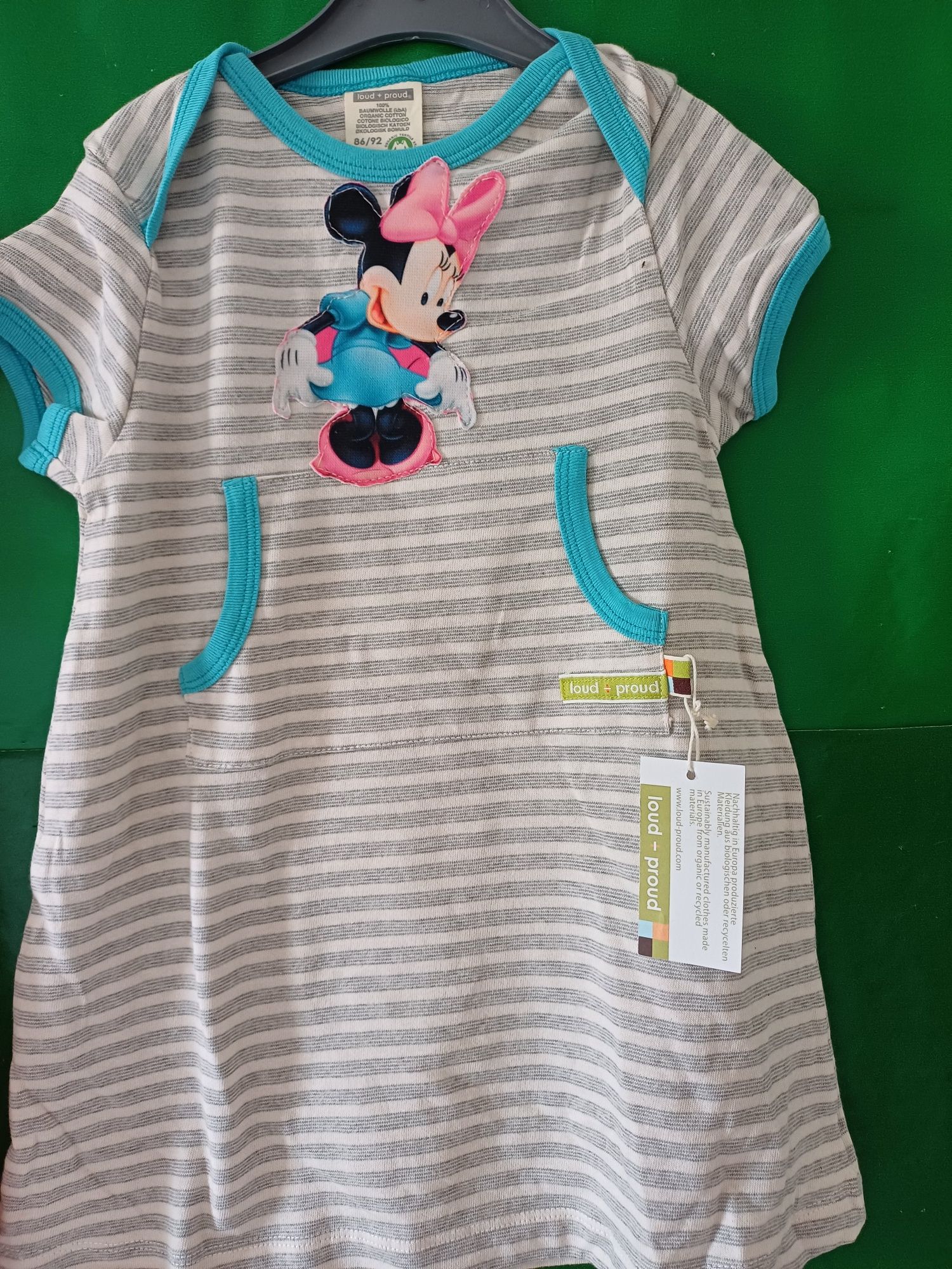 Vestidos novos para crianças.