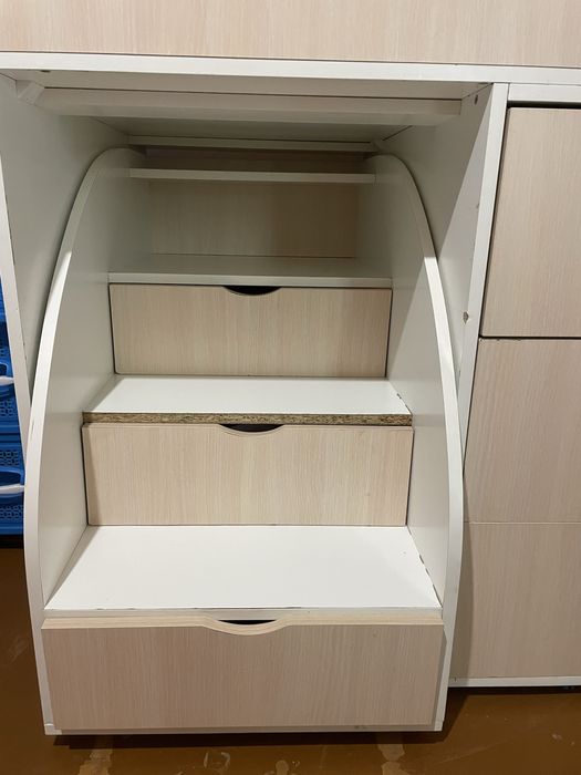 Кровать ліжко зі сходинками