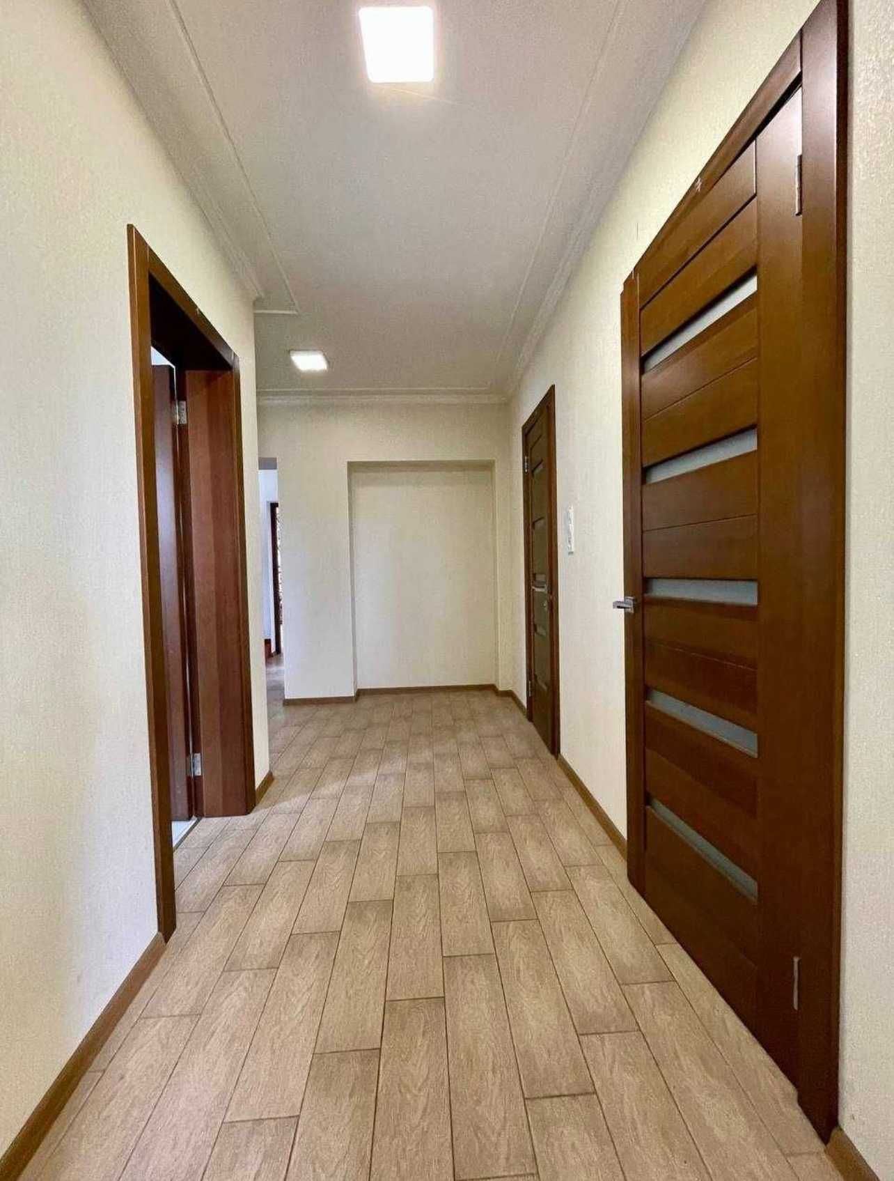 № 12565 - Будинок на початку с. Глибочиця, 237 м2, ділянка - 14 сот