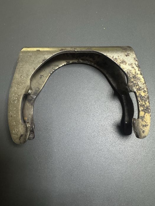 Хомут, скоба зєднювальна  A0009931915 Mercedes