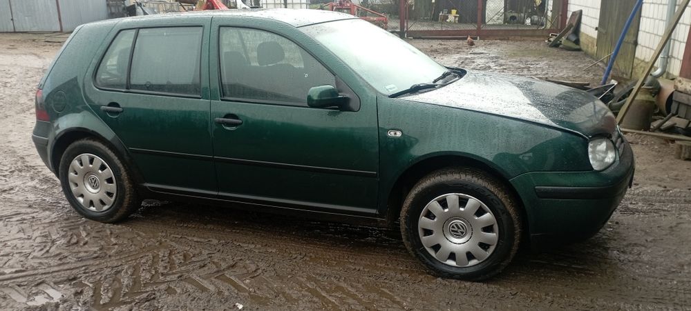 Sprzedam Volkswagen Golf IV 1.4 USZKODZONA GŁOWICA.