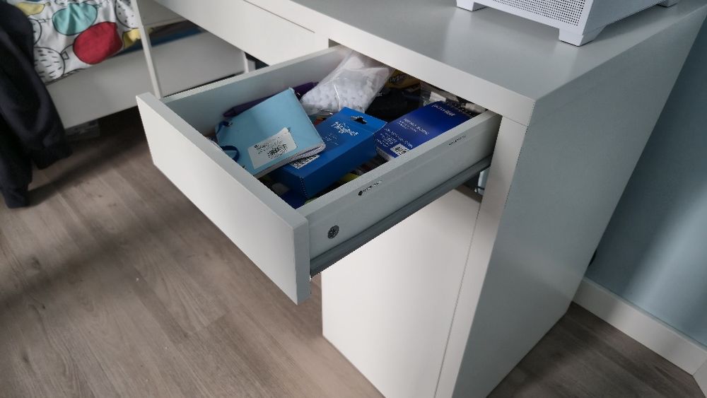 Продам письмовий стіл IKEA MICKE (МІККЕ), білий, 105×50 см