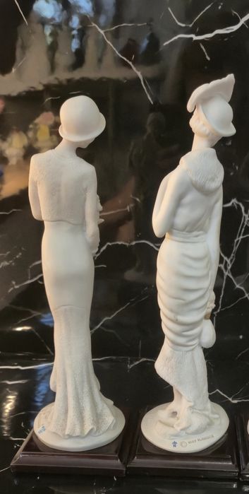 Figurki G. Armani
Florence
Stan bdb

Wysokość ok. 27 cm

Cen