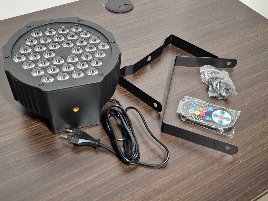 Oświetlenie sceniczne dyskotekowe UV.