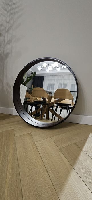 Lustro okrągłe drewno orzech 60x60 nils