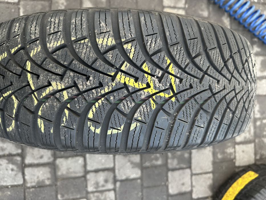 Шини зимові 205/60R16 goodyear комплект