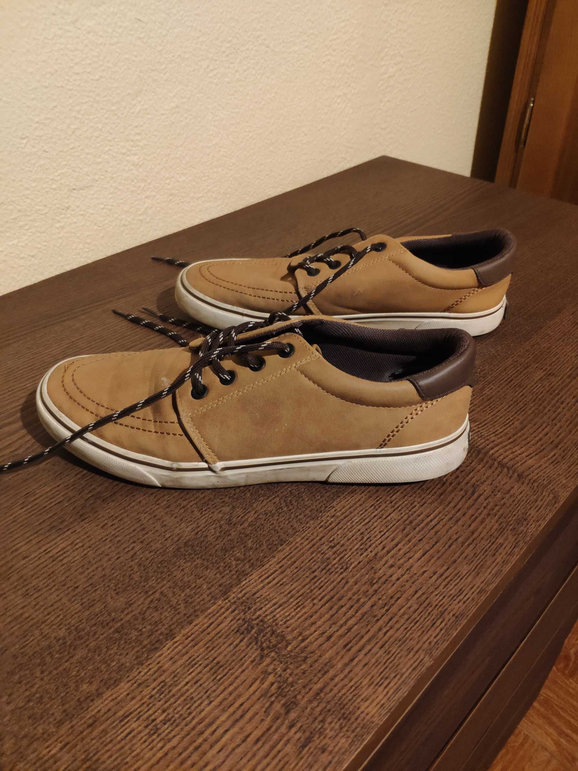 Vendo tênis castanhos de homem tamanho 41