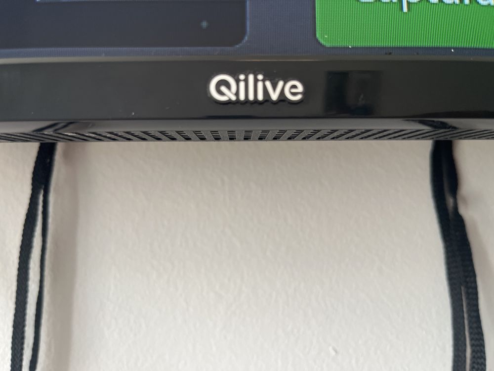 Tv Qilive vem com comando, so tem 5 meses de uso nao é smart. 32