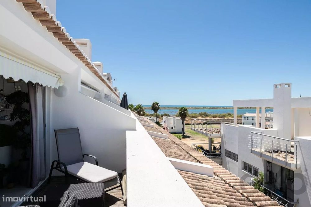 Apartamento ultimo piso com vista para a ria e mar com piscina e terra
