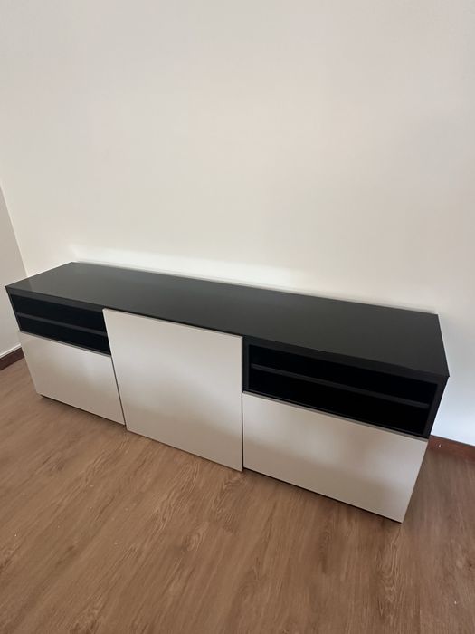 Vendo móvel de TV / aparador moderno, em excelente estado.