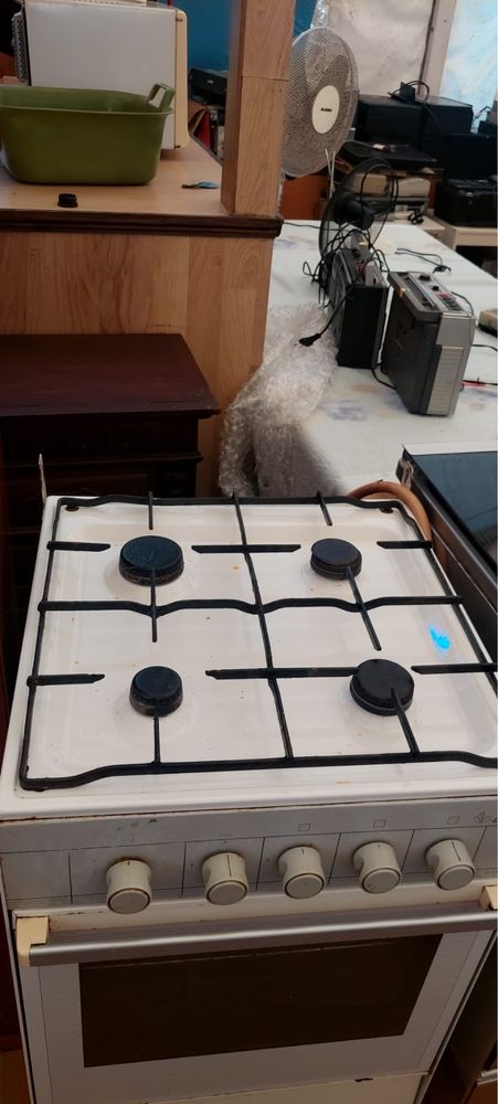 Fogao branco de 4 bicos
