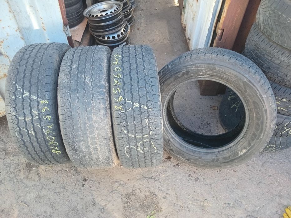 265/60r18 Goodyear Wrangler.