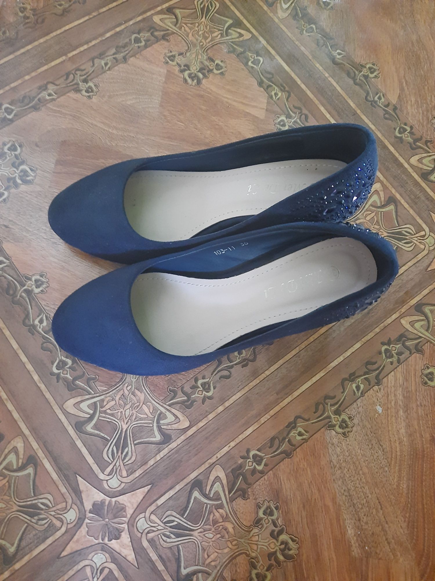 Туфли тёмно синего цвета 36р в отличном состоянии