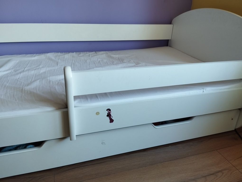 Łóżko dziecięce z szufladą