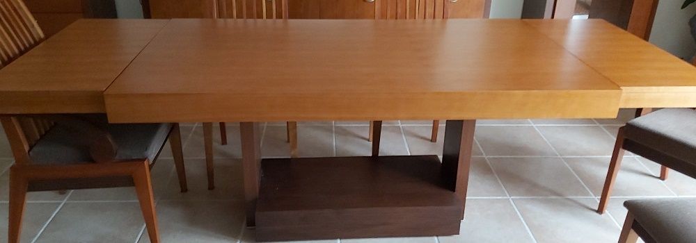 Mesa de sala de jantar com 4 cadeiras e 2 cadeirões