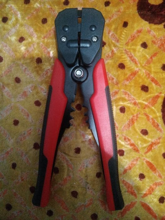 Кліщі для зачистки та обтискання  кабеля