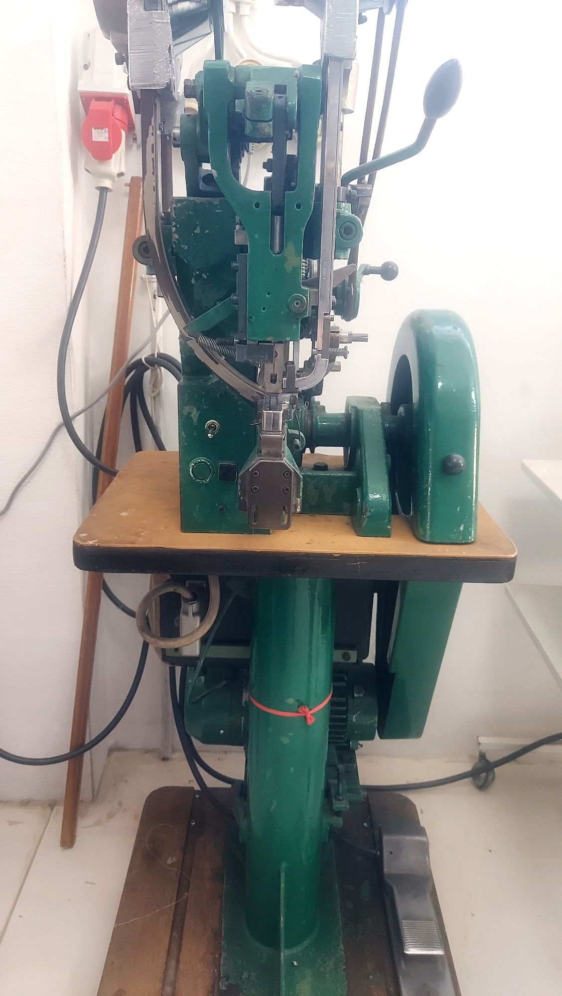 Máquinas de meter molas automática