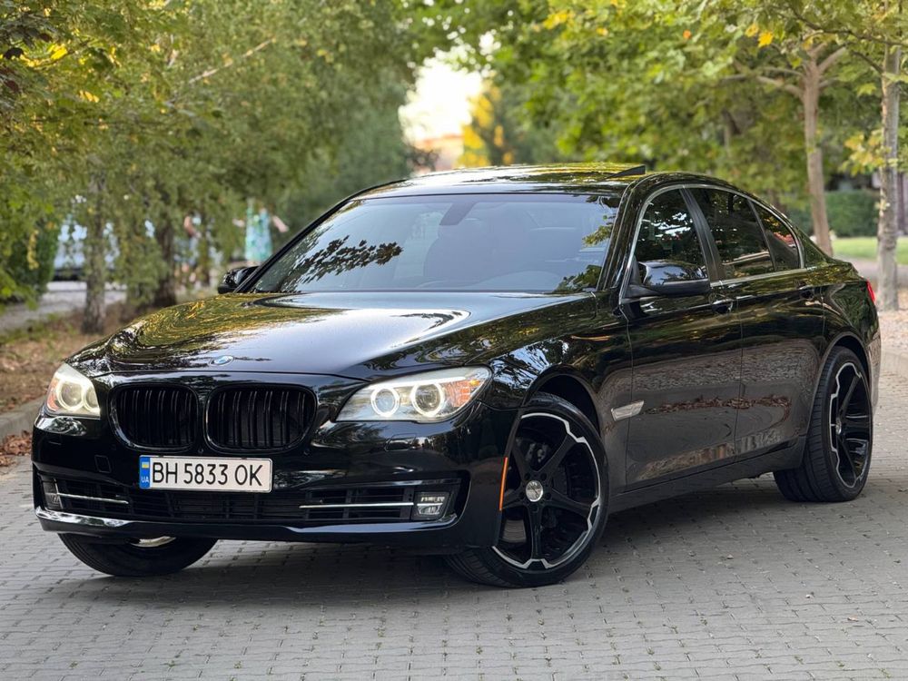 BMW 750i 2014 год выпуска в хорошем состоянии