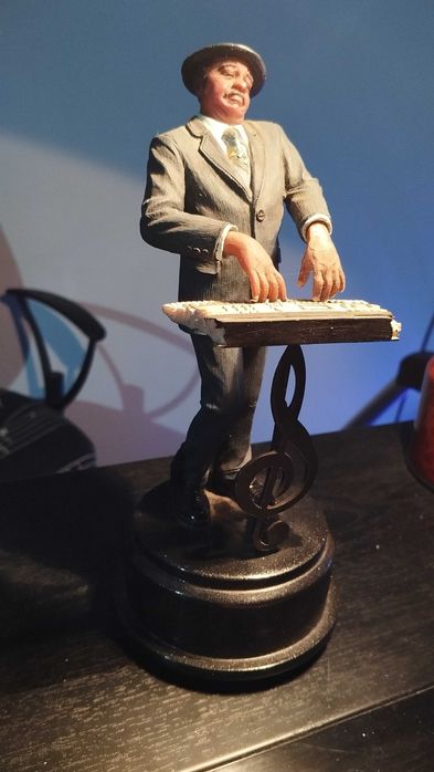 Miniatura músico pianista