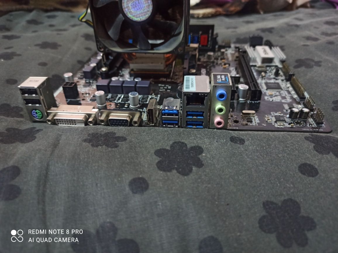 Материнка AMD Процесор 4 ядра ОЗУ ddr4 --4 GB