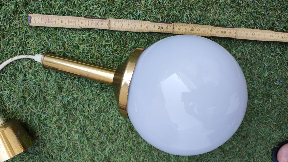 Candeeiro Globo em Vidro Opalino Antigo