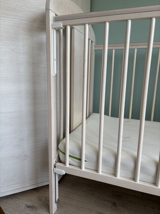 Łóżeczko niemowlęce sosnowe Tomi z Misiem z materacem