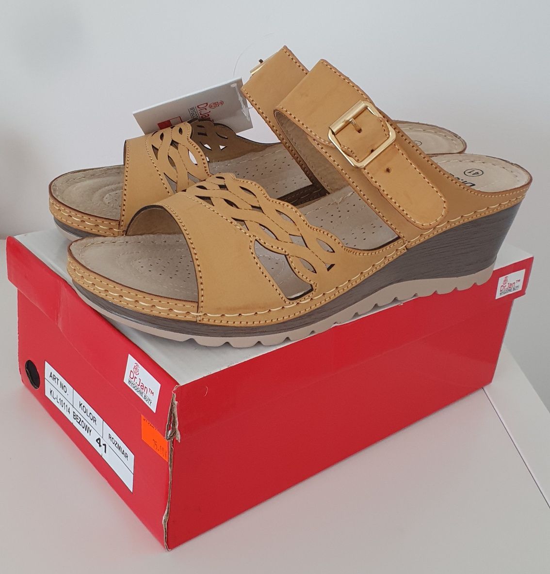 Nowe buty na koturnie klapki 41