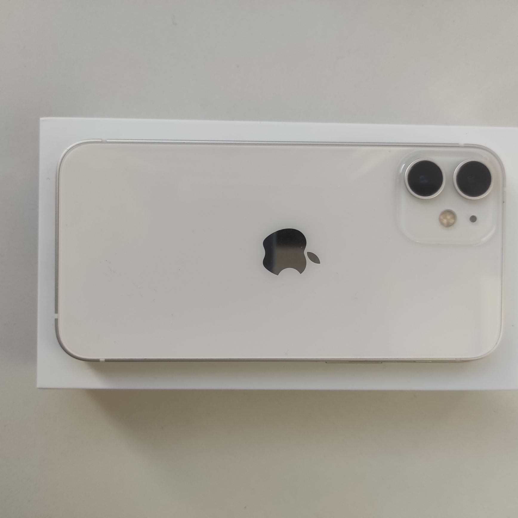 iPhone 12 mini branco 128Gb. com muitos extras