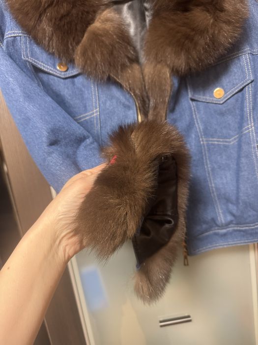 Продам джинсовую куртку с песцом