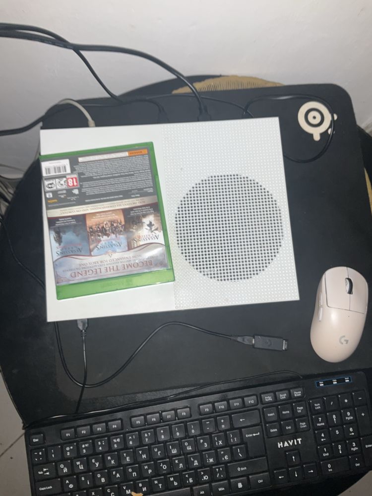 Xbox one s 1 tb в подарок игра и клавиатура