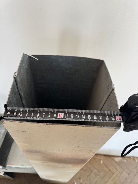 Демонтовані оцинковані вентиляційні труби