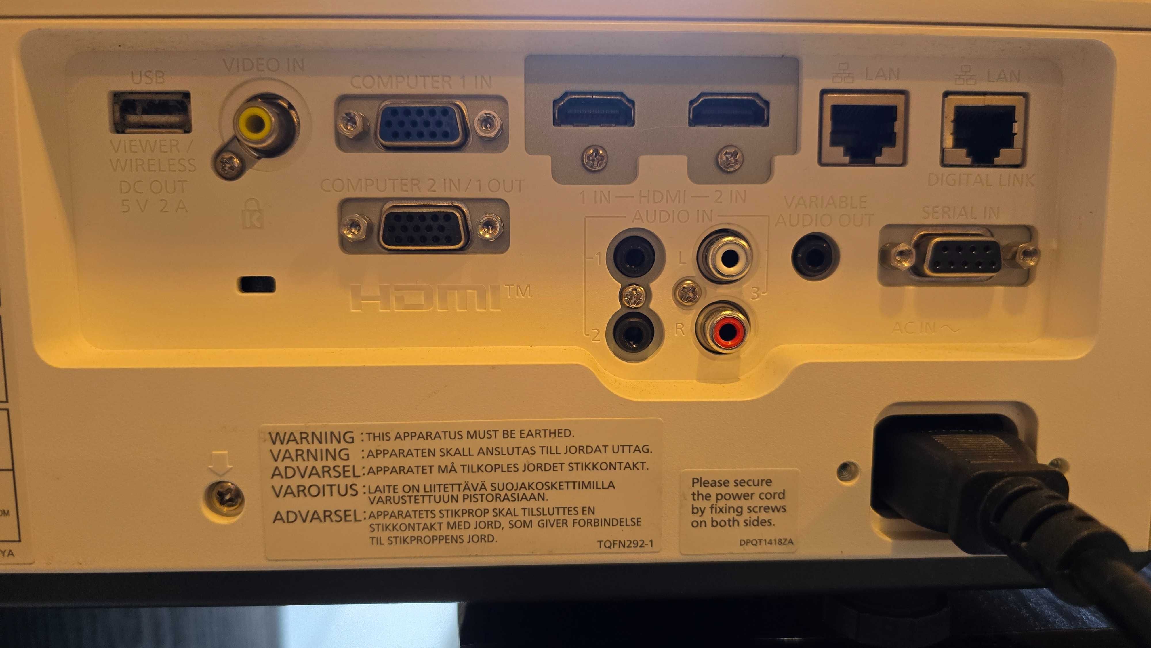 Projektor Panasonic PT-VMZ50 biały 7000 ANSI LASEROWY przebieg 1042H