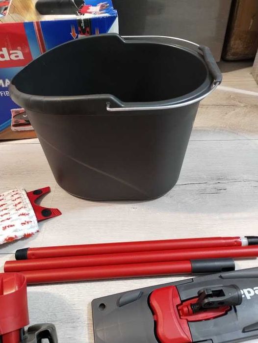 Vileda Zestaw mop płaski z wiadrem i wyciskaczem Ultramax BOX