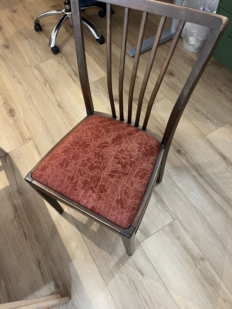 Krzeslo vintage, stabilne
