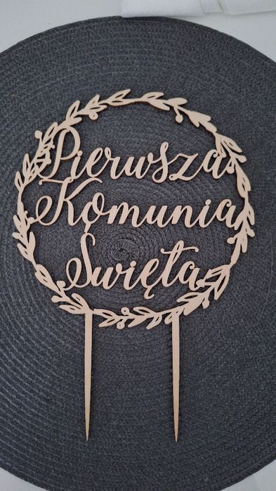 Wianek komunijny , sztuczne kwiaty + drewniany topper na tort