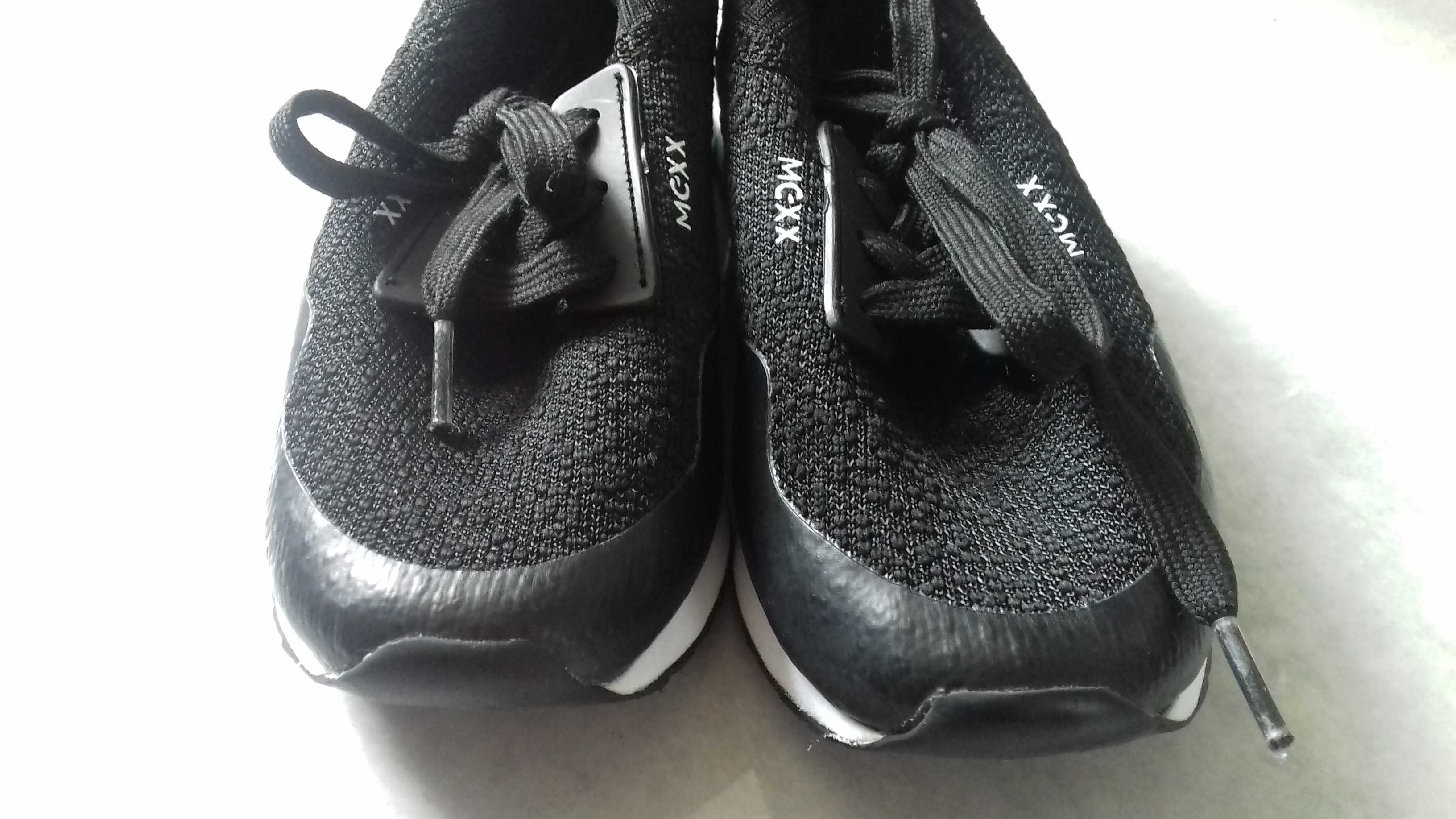 Buty czarne materiał Mexx pianka, chłopiec rozmiar 28, 29 stan bdb