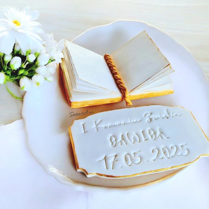 Zestaw plakietka i książeczka komunijna na tort