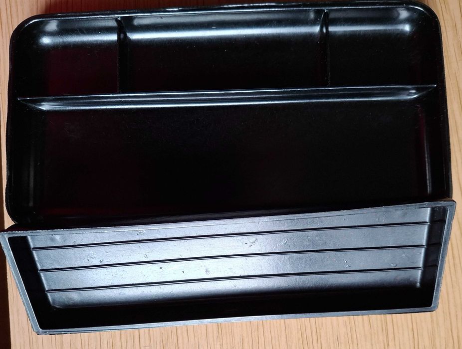 dwa stare organizery biurkowe z bakelitu z lat PRL, korytka