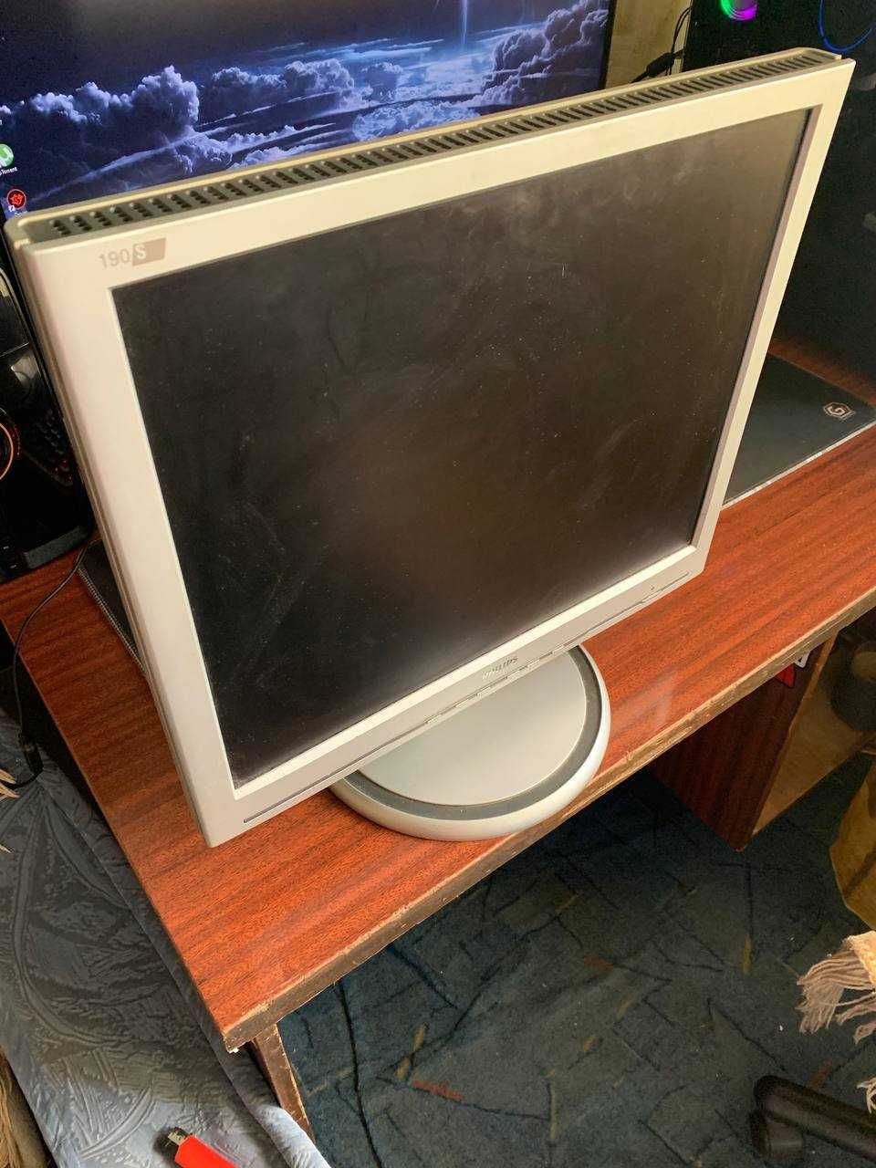 монитор Philips 19