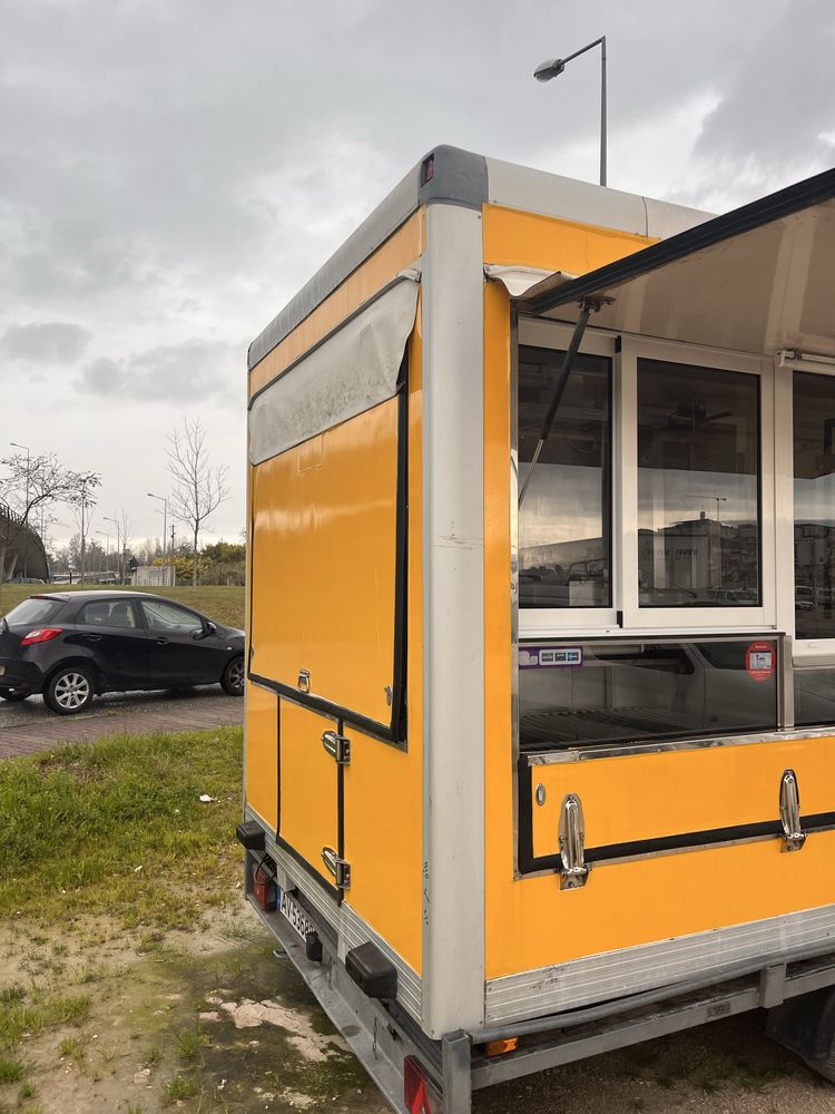 Food truck for fast food