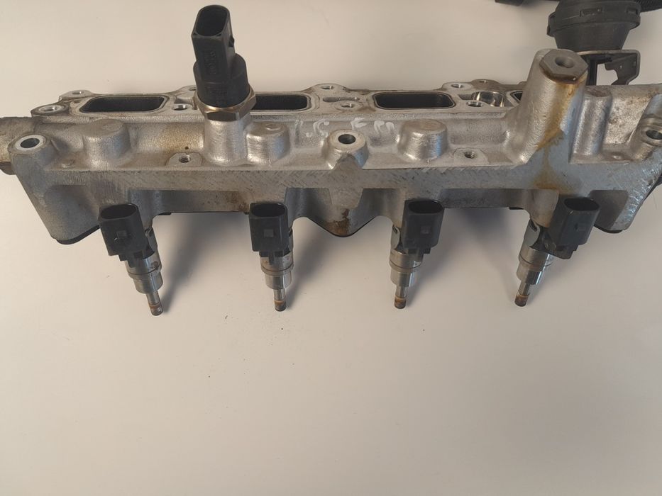 Форсунки бензинові 1.6FSI VW Touran 2003-2010p 03C906036A