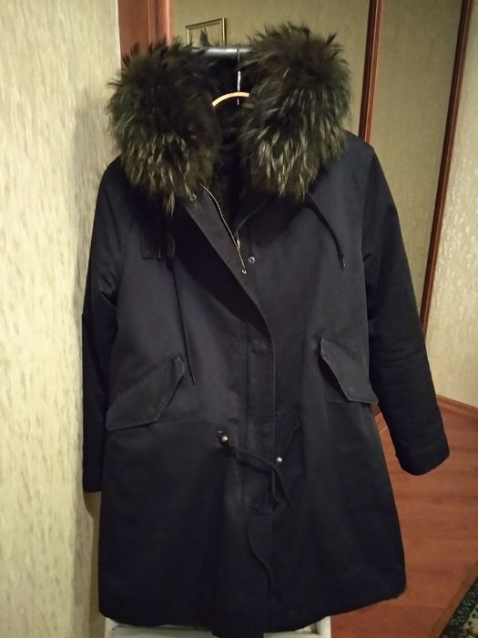 Продам парку женскую, на натуральном меху