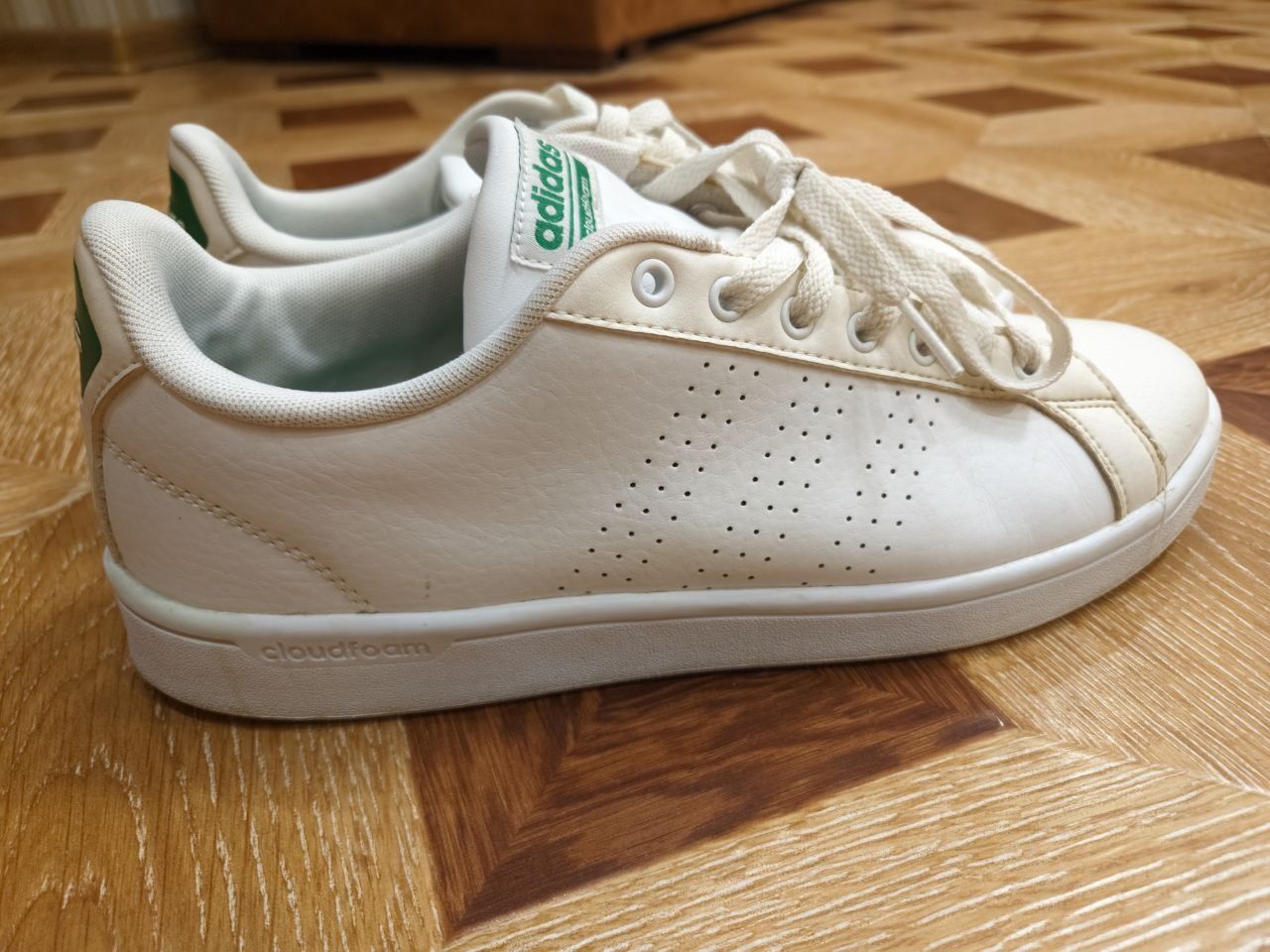 Білі шкіряні кеди Adidas 44