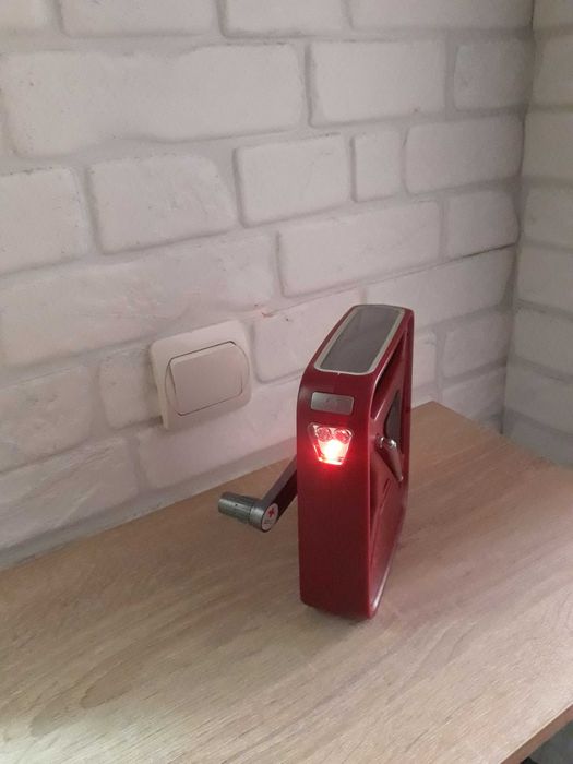 Зарядное с динамо и солнечной панелью радио Eton Красный Крест США