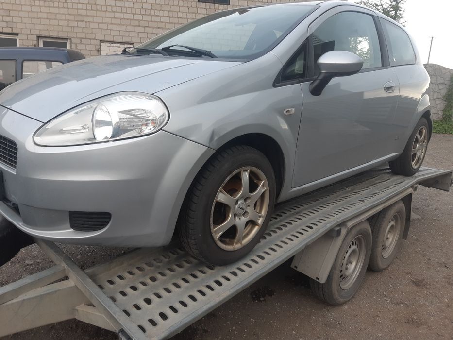 Fiat Grande Punto nr.lak.589A części blacharskie silnik skrzynia